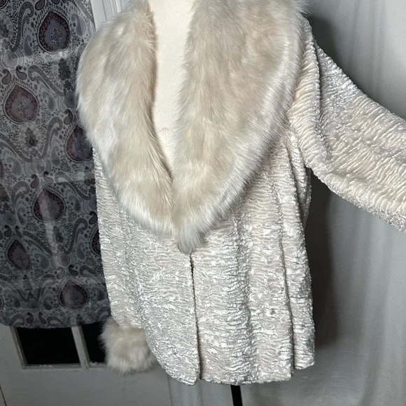 NWOT Dennis Basso Soft Faux Fur & Velvet Ivory Coat | Medium - Picture 10 of 14